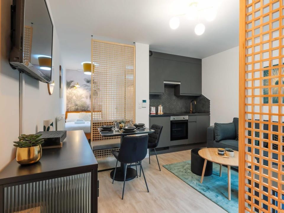 Serene break with terrace on the outskirts of Paris Apartment in Paris