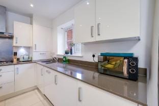 Foxherne 6 Bedroom 3Bath Serviced House 18 Vacation rental in Slough