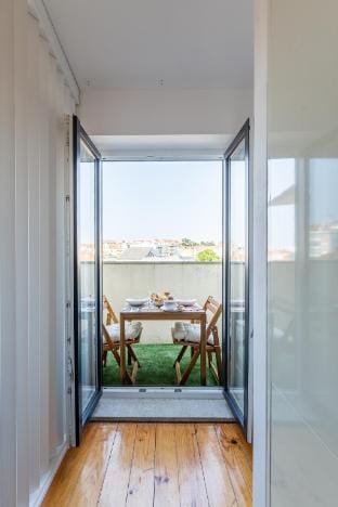 OPO Vale Formoso III Balcony & BBQ Apartment in Porto