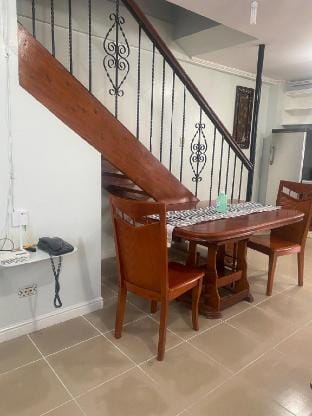 Family&Group stay/FreeParking/Karaoke Vacation rental in Pasig