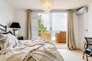 Camps Bay Family Holiday Home Sunset Sanctuary Villa in Cape Town