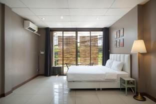 Grand 4BR Townhouse in the Heart of BKK - Emsphere Vacation rental in Bangkok