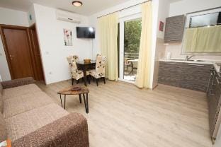 Cute Apt Vano Beach Apartment in Makarska