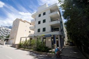 Cute Apt Vano Beach Apartment in Makarska