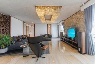 Big Family Beachfront Bliss Apartment in Nha Trang