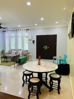Kuantan Sri Setali |Spacious 13Pax Home| Iconique Vacation rental in Pahang, Malaysia