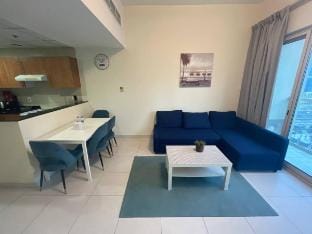 Convenient location near to metro and marina mall Vacation rental in Dubai