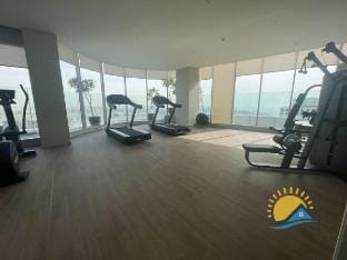 Marina Gem:Chic & Comfy, Balcony, 10min to Subway Vacation rental in Dubai