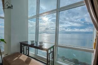 Maritime  Seaview  STUDIO Suite 2pax  海景套房2人房 Apartment in George Town