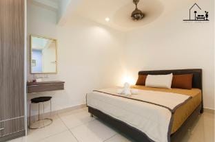 Maritime  Seaview  STUDIO Suite 2pax  海景套房2人房 Apartment in George Town