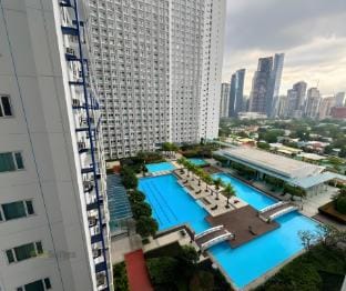 1 BR Cozy Facing Pool Makati Apartment in Makati