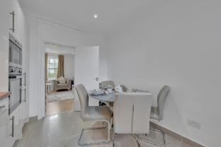 Three bedroom apartment in Paddington Apartment in City of Westminster