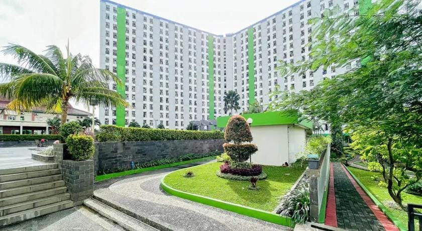 Apartemen Green Lake View Ciputat by Twin Property Hotel in South Jakarta City