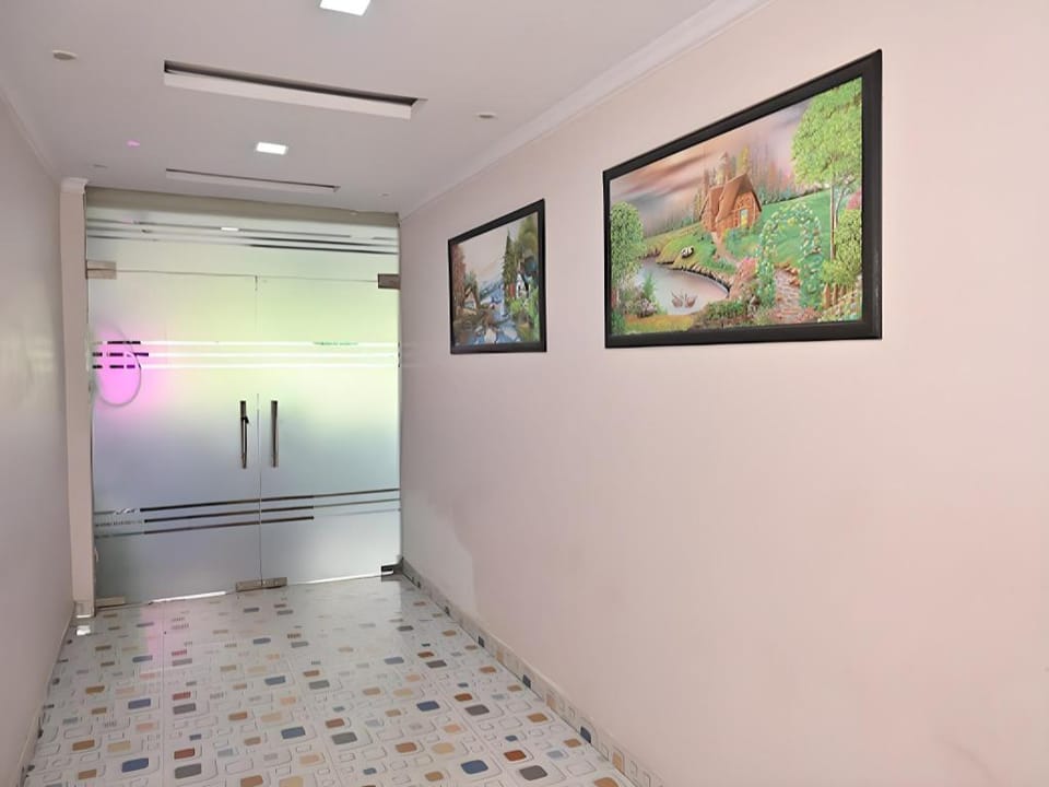 A One inn Hotel Hotel in Lucknow
