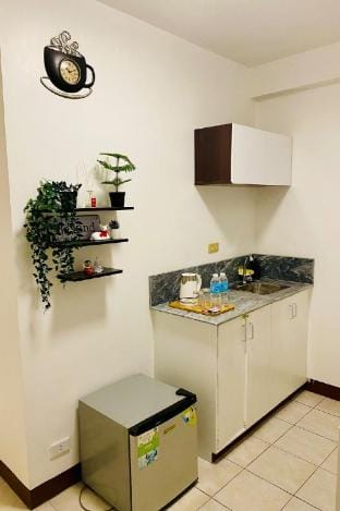 Cozy Minimalist Condotel Near NAIA Apartment in Paranaque
