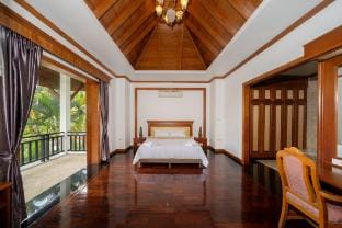 Tropical Retreat Villa Aurora 4 bedrooms with pool Villa in Kamala