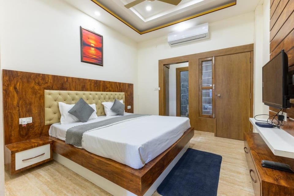 A radiant villa on Ganges with modern amenities Villa in Rishikesh