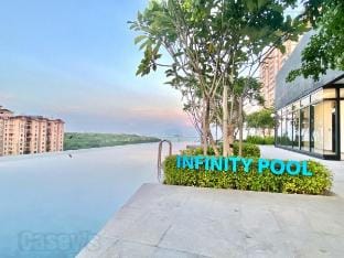 UrbanSuites #Cityview #Infinitypool #2BR2Bath#4pax Vacation rental in George Town