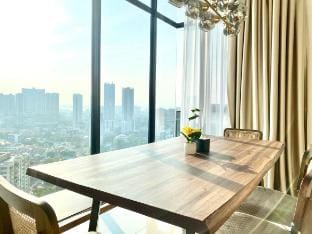 Skypool 城市海景套房 Modern Chic 2BR 2Bath Suite #5pax Vacation rental in George Town