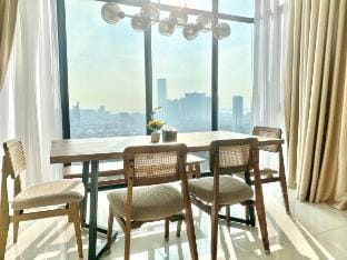 Skypool 城市海景套房 Modern Chic 2BR 2Bath Suite #5pax Vacation rental in George Town
