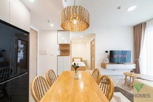 UTA  VINHOME 1+ bedroom, Free Pool + Gym Apartment in Ho Chi Minh City