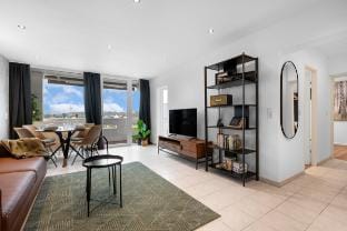 Urban Jungle Industrial | Parkplatz Balkon Arbeit Apartment in Hesse