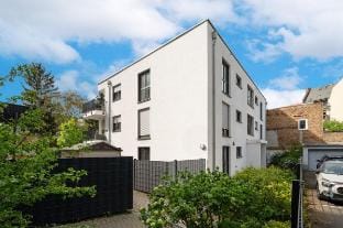 Jungle Deluxe Suite | Parken Balkon Jumanji TV Apartment in Offenbach