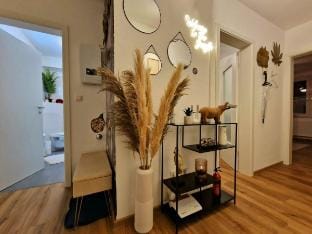 Light Jungle Suite | Seltersweg Netflix TV Jumanji Apartment in Giessen