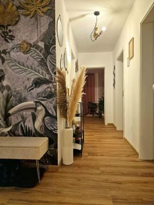 Light Jungle Suite | Seltersweg Netflix TV Jumanji Apartment in Giessen