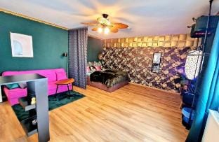 Dark Jungle Suite | Seltersweg Netflix TV Jumanji Apartment in Giessen