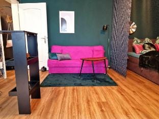 Dark Jungle Suite | Seltersweg Netflix TV Jumanji Apartment in Giessen