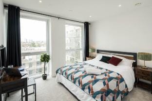 Luxury River View Apartment in Wembley Vacation rental in Wembley