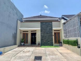 BLEZZ VILLA TASIK Vacation rental in West Java