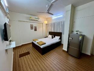 La France Cosy Studio Apartment Vacation rental in Mumbai