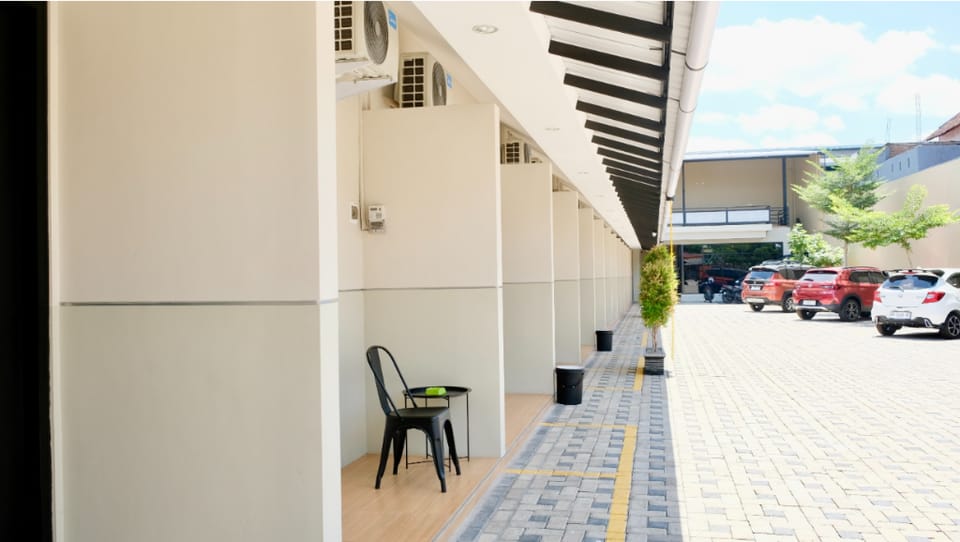 Modern Guest House by Calli Rooms Hotel in East Java