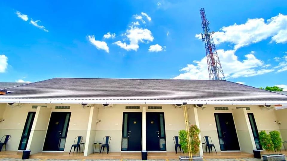 Modern Guest House by Calli Rooms Hotel in East Java