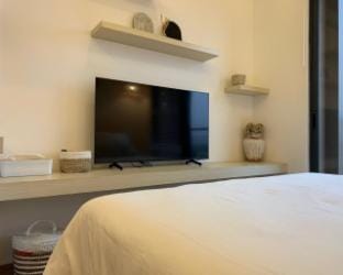  Studio Apartment by Kakole Sanctuary Next to Aeon Apartment in Indonesia