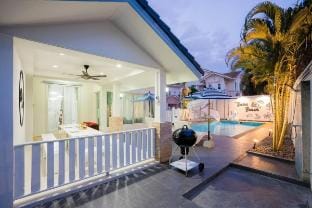Baba Beach Villa Close to Jomtien Beach 400 Meters Vacation rental in Pattaya City