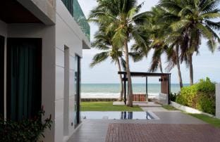 Luxurious Beachfront Pool Villa Experience, Rayong Villa in Chon Buri Changwat