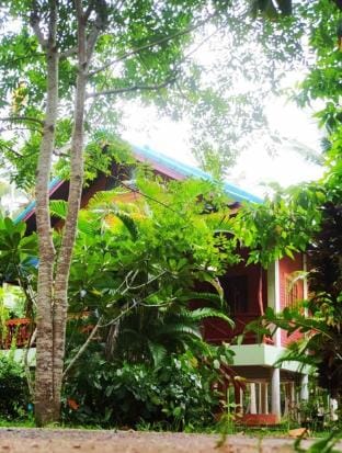 Quiet Jungle Thai wooden style Vacation rental in Ban Tai