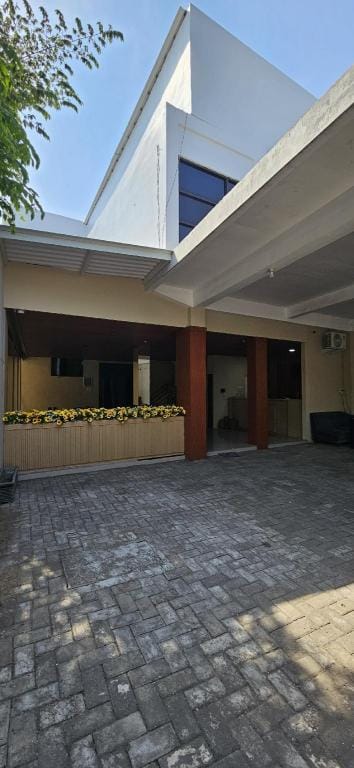 Sunflower Hotel Syariah near Juanda Airport Hotel in East Java