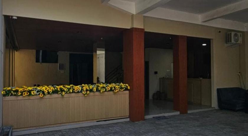 Sunflower Hotel Syariah near Juanda Airport Hotel in East Java