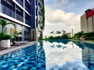 Vibrant Makati Condo w/ Balcony, Pool & Gym *22 Apartment in Pasay