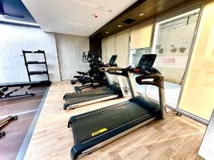 Pool Front Condominium unit with balcony, Makati Apartment in Pasay