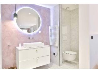Comfort  Design for 10p - 5min from the Marais Apartment in Paris