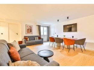 Comfort  Design for 10p - 5min from the Marais Apartment in Paris
