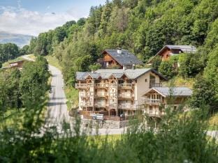 Chalet in Paradiski with Spa and Mountain Views Apartment in Bellentre