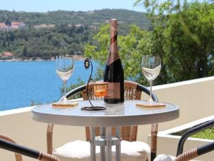 Apartments Lozica  - Comfort Studio Apartment with Terrace and Sea View Apartment in Dubrovnik