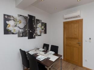 Villa Celenca - Superior Two Bedroom Apartment with Terrace and Sea View - A5 Apartment in Dubrovnik-Neretva County