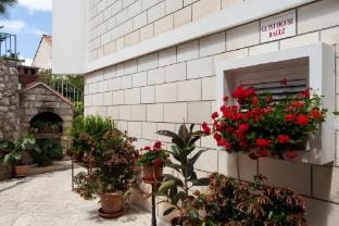 Guest House Raguz - Double Room - 1 Apartment in Dubrovnik